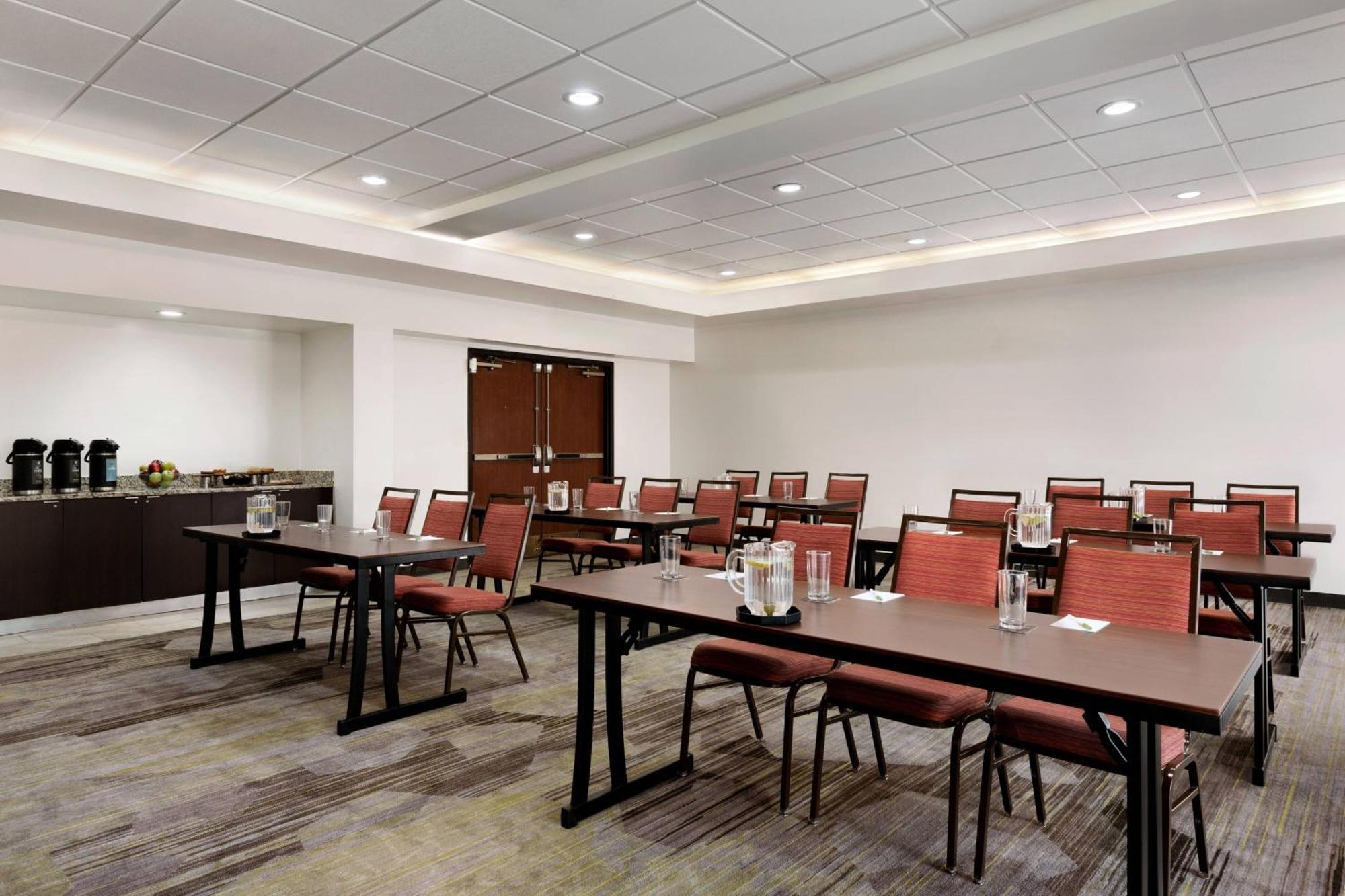 Courtyard By Marriott Tulsa Central Экстерьер фото