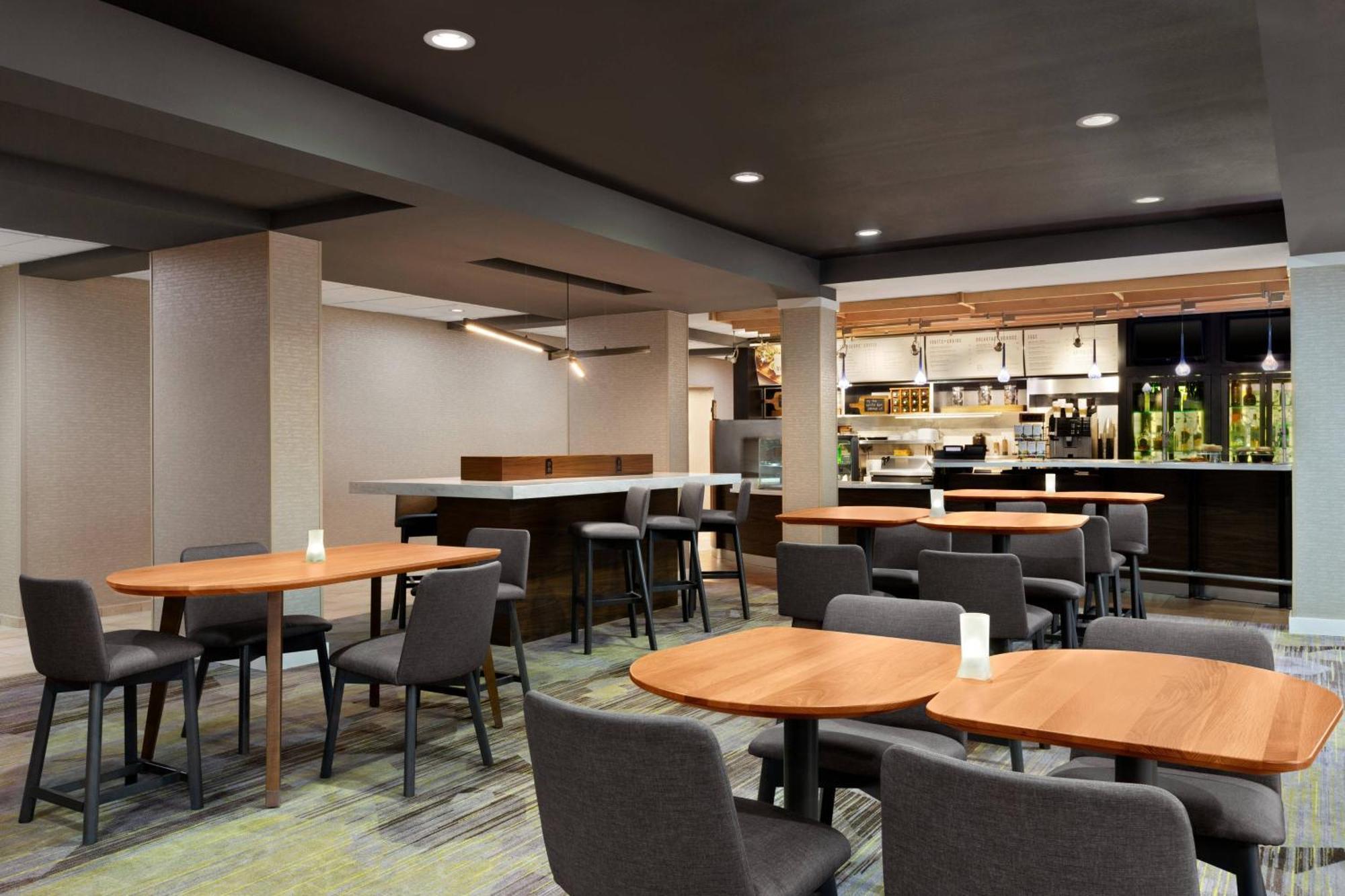 Courtyard By Marriott Tulsa Central Экстерьер фото