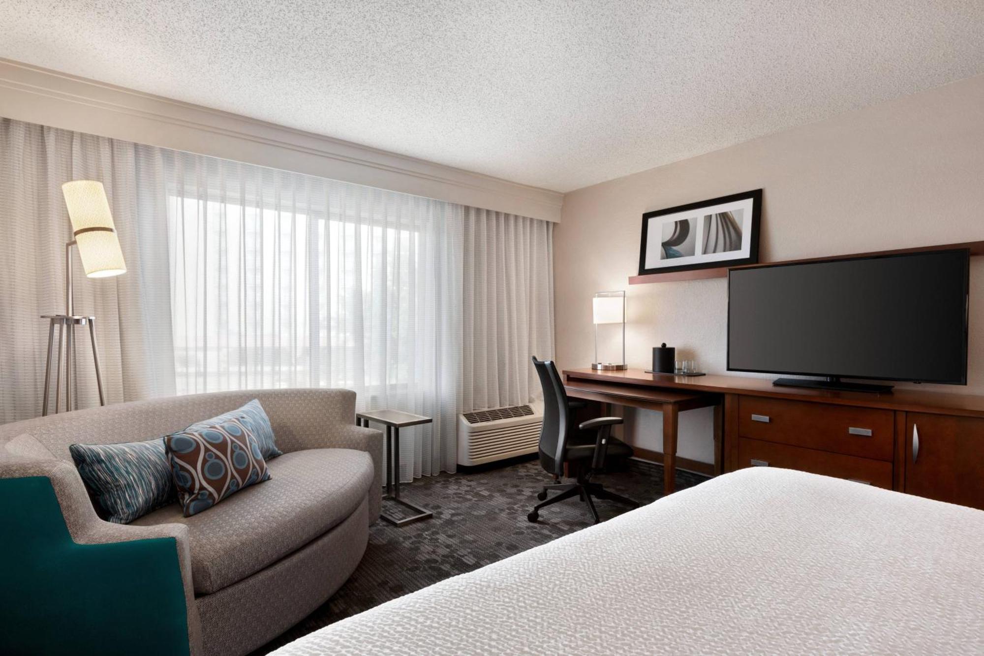 Courtyard By Marriott Tulsa Central Экстерьер фото